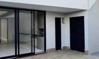 Imagem 5: Casa de Alto Padrão no Jardins Bolonha com 3 Suítes e Piscina