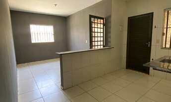 Imagem 7: Casa com 2 quartos e garagem para 2 carros em excelente localização