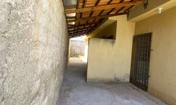 Imagem 3: Casa com 2 quartos e garagem para 2 carros em excelente localização