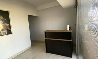 Imagem 2: Sala comercial para locação com ar-condicionado e móveis planejados