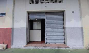 Imagem: LJ2235) Um box medindo 50m² localizado