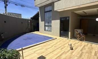 Imagem: Casa de esquina semimobiliada em senador