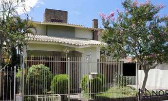 Imagem 2: Casa ampla , 3 dormitórios, suíte,2 vagas de garagem no Bairro Duque de Caxias