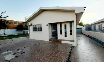 Imagem: Casa 3 dormitórios e pátio amplo no Parque