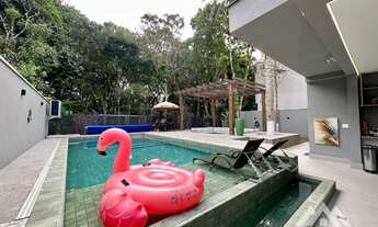 Imagem 2: Casa à venda no módulo 30 da Riviera com 5 suítes e piscina aquecida