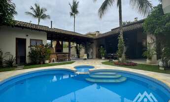 Imagem: Casa com acesso a praia com 6 suítes à