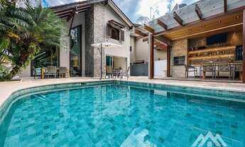 Imagem 1: Casa à venda no módulo 30 da Riviera com 5 suítes e piscina aquecida