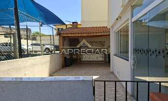 Imagem 6: Apartamento de 2 dormitórios com armários, cozinha com armários, Sala com varanda, sofá e