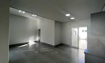 Imagem 2: Encantadora residência: Desfrute do conforto e beleza nesta casa no Condomínio Montreal Re