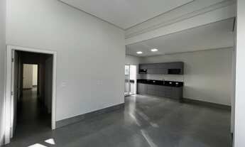 Imagem 3: Encantadora residência: Desfrute do conforto e beleza nesta casa no Condomínio Montreal Re