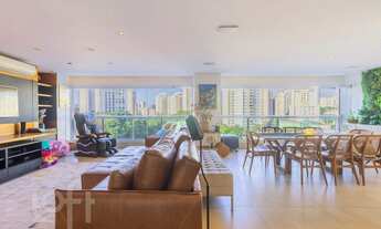 Imagem: Apartamento à venda em Lapa com 161 m²