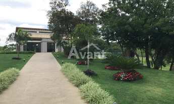 Imagem 2: O condomínio se diferencia com sua área de lazer ( clube) que contem três quadras de tênis