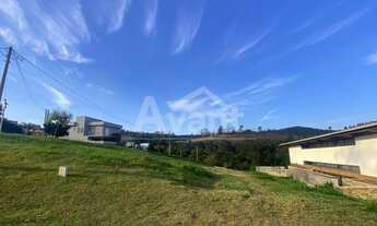 Imagem: Terreno de Esquina com 982,82m² Leve Declive