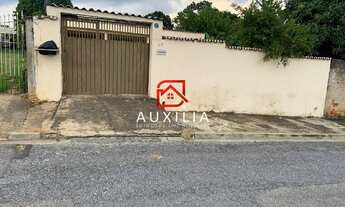 Imagem: Casa à venda com edícula e churrasqueira