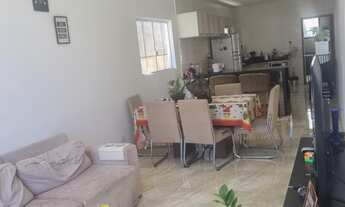 Imagem 3: Excelente imóvel localizado em uma exuberante região, tomada por montanhas e muito verde