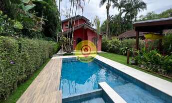 Imagem: Casa com piscina na praia da Juréia