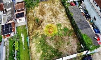 Imagem 1: Terrenos vizinhos a poucos metros da praia