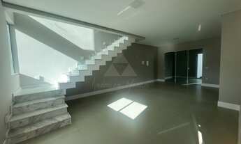 Imagem 6: SOBRADO À VENDA COM 3 DORMITÓRIOS, SENDO 3 SUÍTES, 214m², R$1.800.000,00, BAIRRO CENTRO