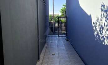 Imagem 2: SOBRADO À VENDA COM 4 DORMITÓRIOS, SENDO 1 SUÍTE, 210m², R$1.200.000,00, BAIRRO CENTRO, B