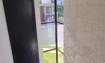 Imagem 3: Vendo Casa Espaçosa no Jardins Bolonha - 225m² de Conforto e Sofisticação!