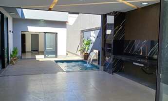 Imagem 6: Belíssima Casa de alto padrão localizada no Setor Três Maria Goiânia com 4 suítes plenas