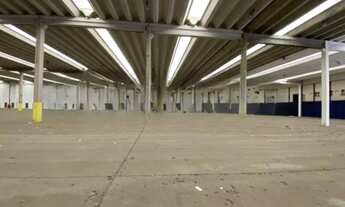 Imagem 2: Galpão em Barueri, no Tamboré para vender ou alugar. Galpão industrial