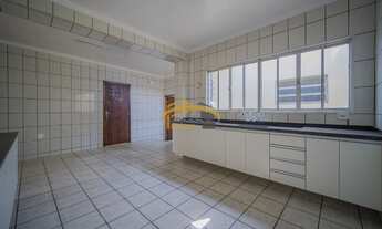 Imagem: Sobrado com 6 dormitórios e edícula à