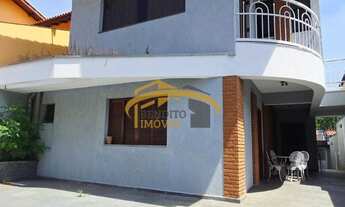 Imagem: Casa de Alto Padrão com Piscina e 4 Suítes