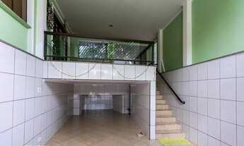 Imagem 2: Sobrado Vila Yolanda, 5 dorm., sendo 2 suítes, 2 vagas de garagem, quintal com churrasquei