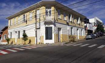 Imagem: Para locação, estiloso casarão antigo