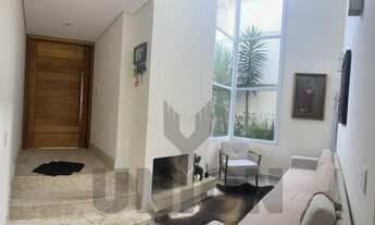 Imagem 2: Charmoso Sobrado á venda em Valinhos no Condomínio Mont Alcino