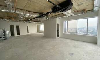 Imagem 4: Estamos com 250m, andar alto em Alphaville com uma vista deslumbrante e digna de filme de