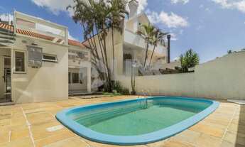 Imagem 1: Casa com 4 quartos sendo 1 suíte e 3 vagas de garagem à venda no bairro Menino Deus em Por