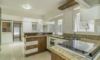 Imagem 7: Casa com 4 quartos sendo 1 suíte e 3 vagas de garagem à venda no bairro Menino Deus em Por