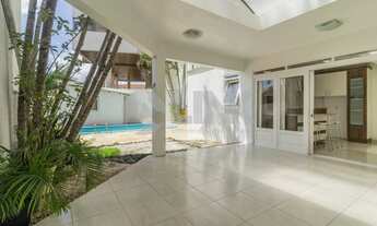 Imagem 2: Casa com 4 quartos sendo 1 suíte e 3 vagas de garagem à venda no bairro Menino Deus em Por