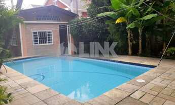 Imagem: Casa térrea com 3 quartos e 2 vagas à