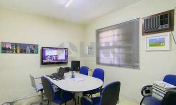 Imagem 1: Apartamento de 4 dormitórios à venda com 1 vaga de garagem em Porto Alegre, no bairro Moin