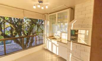 Imagem 1: Apartamento de 2 quartos com 2 vagas à venda no bairro Vila Ipiranga em Porto Alegre