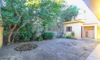 Imagem 6: Casa de 3 dormitórios sendo 2 suítes com 3 vagas de garagem à venda no bairro Petrópolis e