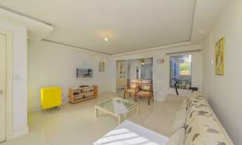 Imagem 2: Casa com 3 quartos à venda no bairro Chácara das Pedras em Porto Alegre