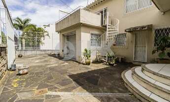 Imagem 3: Imperdível casa de 3 quartos com 2 suítes e 3 vagas à venda em Vila Ipiranga, Porto Alegre