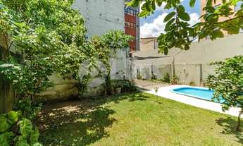 Imagem 3: Casa de 3 quartos com 4 vagas à venda no bairro Menino Deus em Porto Alegre: Charme e Conf