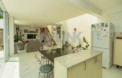 Imagem 4: Casa de 3 quartos com 4 vagas à venda no bairro Menino Deus em Porto Alegre: Charme e Conf