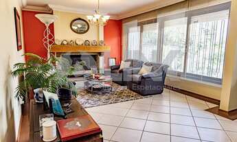 Imagem 2: Casa 3 dormitórios com 3 vagas de garagem à venda no bairro Três Figueiras em Porto Alegre