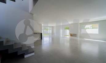 Imagem 4: Casa em condomínio de 3 dormitórios sendo 3 suítes com 2 vagas de garagem à venda no bairr