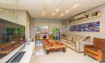 Imagem: Casa tipo sobrado à venda em Porto Alegre