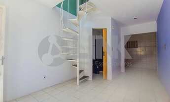 Imagem: Casa tipo sobrado em condomínio fechado