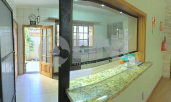 Imagem 2: Casa de 3 dormitórios sendo 1 suíte à venda com 3 vagas de garagem em Porto Alegre, no bai