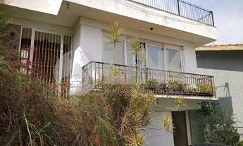 Imagem: Casa com 6 dormitórios e 3 vagas de garagem