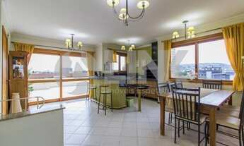 Imagem 2: Cobertura de 3 dormitórios sendo 1 suíte à venda com 2 vagas de garagem em Porto Alegre, n